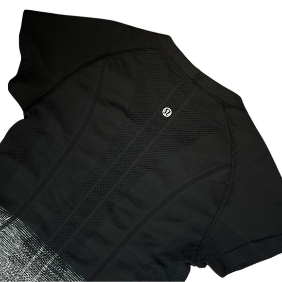 Lululemon Run Swiftly Tech Short Sleeve Crew Athletic Top in Black White Sz 4 - Picture 8 of 9